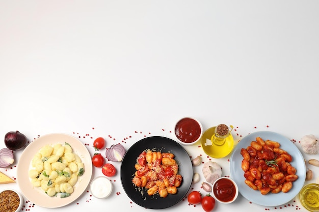 Różne posiłki na stole